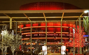 Winspear Opera House di Dallas dirancang sebagai rumah opera tradisional versi abad 21.