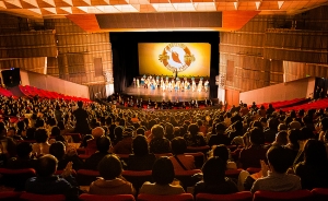 La Shen Yun International Company s'est produite au National Dr. Sun Yet-sen Memorial Hall à Taipei, doté d’un design mettant l'accent sur les caractéristiques architecturales chinoises.
