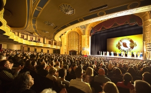 La Shen Yun North America Company s'est produite au Detroit Opera House dans le Michigan en février. En raison d’une forte demande, une représentation supplémentaire a été ajoutée dans le théâtre presque centenaire du Grand Circus Park Historic District de Détroit.
