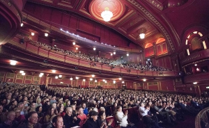 Despite undergoing a major renovation, the theater still has its 1920s light fittings and art deco plasterwork. 
