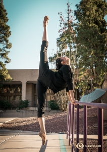 La prima ballerina Melody Qin una volta ha raccontato che l’oggetto con cui preferisce ballare è il ventaglio di seta; è con Shen Yun dal 2008. Leggi di più su di lei 
