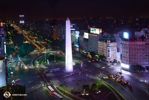 Während der zehn Aufführungen vom 1. bis 11. März in Argentinien hat die Shen Yun Touring Company dieses Foto des Obelisken in Buenos Aires aufgenommen. (Foto: Tänzer Edwin Fu)