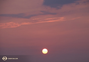 Coucher de soleil aux Jingzaijiao Salt Fields de Tainan. (Photo du danseur Allen Liu) 
