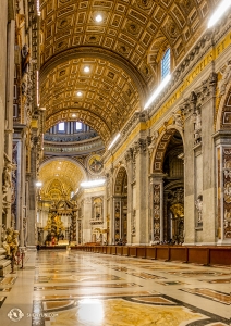 Un corridoio decorato all'interno della Basilica di San Pietro, la più grande chiesa del mondo (foto del ballerino Felix Sun)
