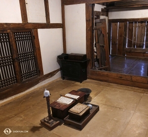 Près du Palais, les artistes ont trouvé un espace tranquille au sein du Musée folklorique national de Corée. (Photo de la projectionniste Annie Li)
