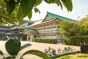 公演会場の隣の京都市美術館別館（撮影：アンドリュー・ファン）
