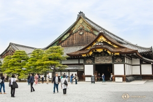Zatrzymujemy się również na zamku Nijo w Kioto w Japonii. (Andrew Fung)