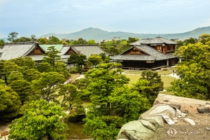 Byggt 1603 består slottet av olika byggnader och flera trädgårdar. Dessa byggnader är en del av palatset Honmaru. (Foto: Andrew Fung)