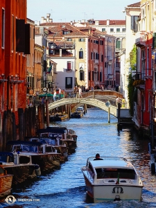 威尼斯由四百多個橋樑連結在一起，這使得交通甚為方便。（攝影：舞蹈演員趙錚）