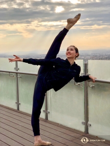 Główna tancerka Miranda Zhou-Galati w Puebla, Meksyk. Pochodząca z Toronto w Kanadzie Zhou-Galati jest tancerką Shen Yun od 2006 roku. (Yuxuan Liu)
