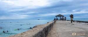 The ocean is quite calm: a good day for a swim. (Photo by Andrew Fung)
