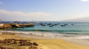 Suatu pemandangan garis pantai Peru yang indah dari sebuah desa antara Arequipa dan Nazca.
