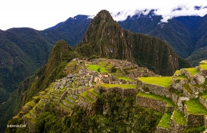 Žádná dovolená v Peru se neobejde bez návštěvy ruin Machu Picchu, což je jedno z kultovních inckých městeček na vrcholku hory.
