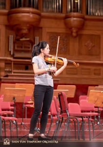 Violin soloist Fiona Zheng gets a feel for the hall.
