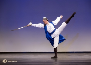 Szczęśliwe twarze podczas wręczania nagród na ósmym konkursie tanecznym NTD Classical Chinese Dance Competition.