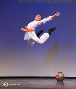 대니 리의 ‘더블링 점프(Double Ring Jump)’. 수호지의 영웅 무송을 표현했답니다.
