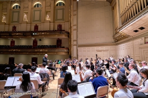 C'est notre sixième année consécutive de concerts au Boston Symphony Hall. Beaucoup de membres de notre orchestre trouvent que ce lieu est d'une architecture magnifique, et d'une excellente acoustique.
