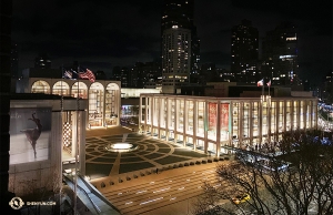 Zurück in der Nähe unseres Hauptsitzes. Nach der ersten ausverkauften Vorstellung der New York Company breitet sich nächtliche Ruhe über dem Lincoln Center aus.