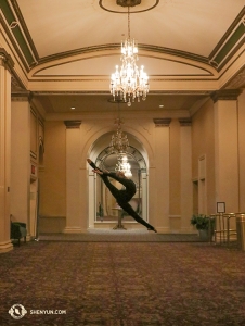 Dancer Jenny Song finds some warm-up space, too! (Photo by Kaidi Wu)
