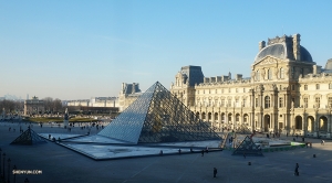 After six sold-out performances in Europe’s largest theater—the Palais des Congres de Paris— Shen Yun International Company visits the Louvre, the world’s largest art museum. (Photo by dancer Kexin Li)
