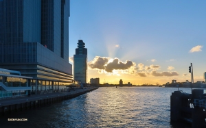 The sun sets on Rotterdam. (Photo by Jia-en Lim)
