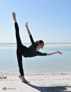 Na Florydzie dzień, w którym rzucasz cień na plaży, jest idealny na ćwiczenia. (Tancerka Rebecca Jiang)
