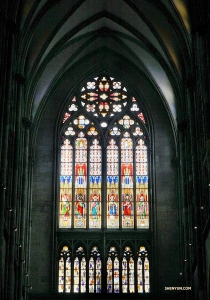 La cathédrale de Cologne est la plus grande église gothique en Allemagne. Sa construction a commencé au XIIIème siècle. (Photo de Steve Song)<br />