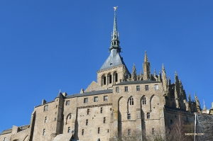 Juga dikenal sebagai “Piramida Laut,” Struktur Le Mont Saint-Michel telah berkembang selama berabad-abad, mengambil sebagian besar bentuknya yang sekarang di abad ke-17. (Foto oleh penari Nick Zhao)