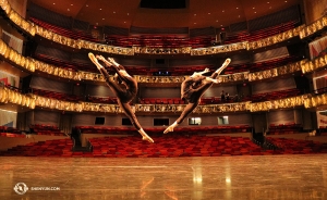 Shen Yun Global Company is excited to arrive in Kansas City, MO! Dancer Wendy Ba (left) and Principal Dancer Xindi Cai leap at the chance to start practicing before the first performance. (Photo by dancer Megan Li)
