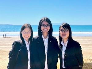 From left: musicians Carolyn Hwang, Annie Wu, and Claire Lee in front of the Indian Ocean after a week of performances in Perth, Australia. (Photo by dancer Cheney Wu)