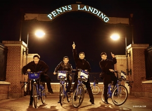 Les danseurs font une pause entre les représentations de Philadelphie pour vivre une aventure à vélo le long de la rivière Delaware, un dernier élément à rayer de notre liste. <br />
