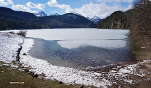 Signs of spring—the ice begins to melt on Alpsee Lake. (Photo by Kexin Li)
