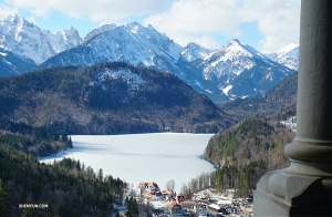 Alpsee, jezioro położone w pobliżu zamku Neuschwanstein. (Kexin Li)
