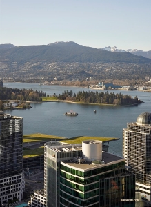 <p>Wir beenden diesen abenteuerlichen Tag mit einem köstlichen Abendessen im Top of Vancouver Drehrestaurant. Von hier aus genießen wir eine herrliche Aussicht. (Foto: Edwin Fu)</p>
