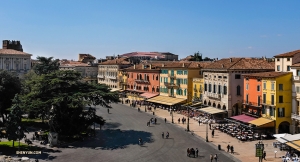 <p>Ensuite, la Shen Yun New York Company est passée par Vérone, en Italie. Voici la vue du haut de l'Arena di Verona, un amphithéâtre romain. (Photo du danseur Felix Sun)</p>
