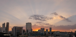 Foto William Li tentang matahari terbenam yang indah di Mexico City.