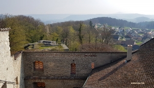 <p>Du plus haut point de vue, vous pouvez voir les toits du village de Hadsburg. </p>
