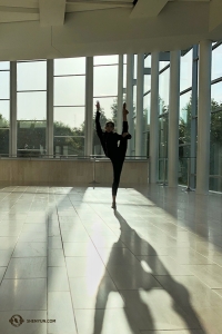 Dancer Olivia Chang balances between sold-out performances in Northridge, California. (Photo by Annie Li)
