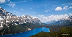 <p>Le lac Peyto - son eau contient de la farine de roche glaciaire, qui réfléchit la lumière du soleil pour produire d’intenses teintes de bleu.</p>
