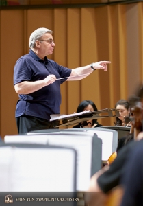 Conductor Milen Nachev leads a rehearsal at the Pingtung Performing Arts Center.