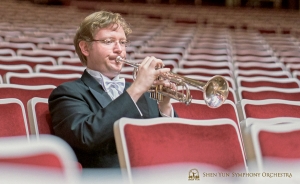 Trumpetista Jimmy Geiger připravuje koncertní sál v srdci hlavního města.