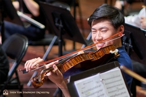 Violist Max Zhong.