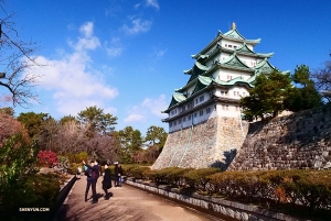 Dancers attempt to capture the famous castle as their photo background. 
(Photo by dancer Tony Zhao)