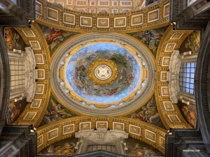 Plafond du dôme surplombant la chapelle de la Pietà. 

(Photo de Han Ye)