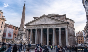 ローマでは、神韻巡回芸術団がイタリア有数の観光地パンテオンを訪れる。（撮影：ダンサー、アンドリュー・ファン）