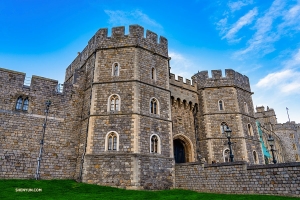 Op de laatste dag in Groot-Brittannië voor hun vertrek naar Brazilië, bezoeken de artiesten Windsor Castle in Berkshire.

(Foto door Tony Xue)