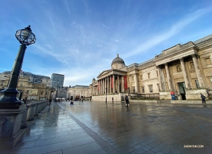 Otwarta w 1824 roku z jedynymi 38 dziełami National Gallery na Trafalgar Square mieści dzisiaj ponad 2300 prac artystycznych (Annie Li)