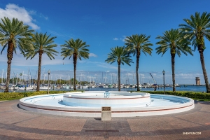 The theater's fountains (much more impressive when running) are surrounded by palm trees and a view of the bay. (Photo by Tony Xue)