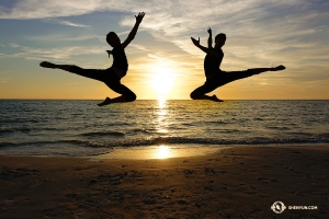 Dancers Monty Mou (left) and Alvin Song flank the setting sun. (Photo by Jeff Chuang)