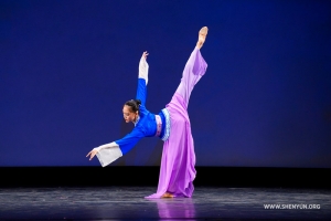 Justina Wang dans le rôle de Li Qingzhao, poétesse de la Dynastie Song.  (Médaille d’argent ex aequo catégorie féminine adulte)